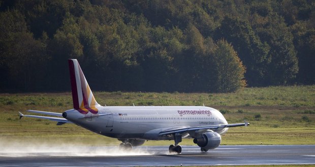 Letadlo airbus muselo nouzově přistát: Během letu náhle zemřel pilot!