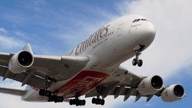 Airbus musí překontrolovat kvůli možným prasklinám starší A380