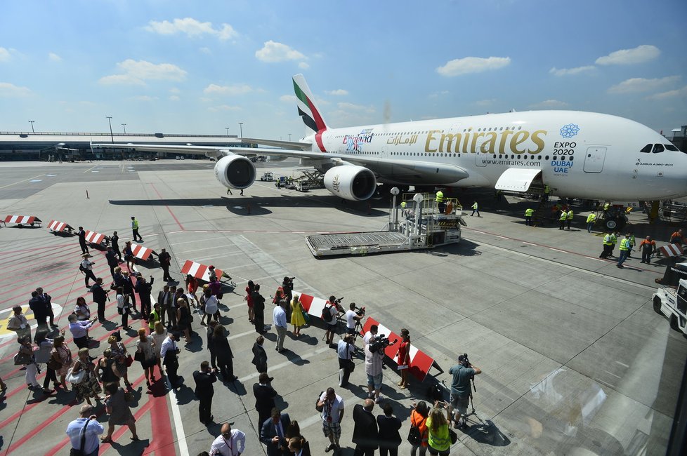 Airbus A380 přistál v Praze.