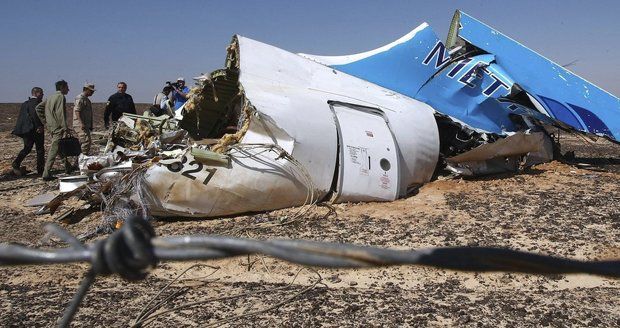 Před zřícením se z airbusu ozývaly podivné zvuky, na jeho palubě zahynulo 224 lidí