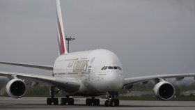 Airbus A380 přistál v Praze.