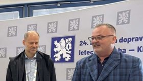 České obchodní delegaci v Ázerbajdžánu se porouchalo letadlo. Na palubě je i ministr dopravy Bednárik