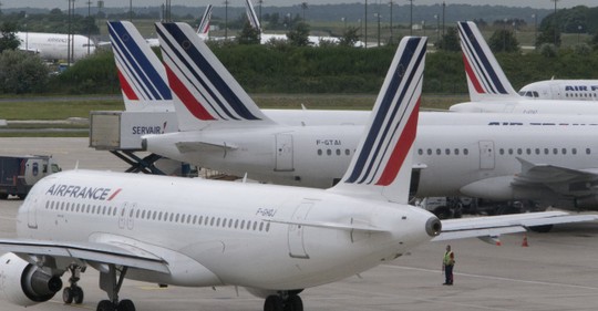 Piloti Air France jdou do stávky, většina letů se ruší