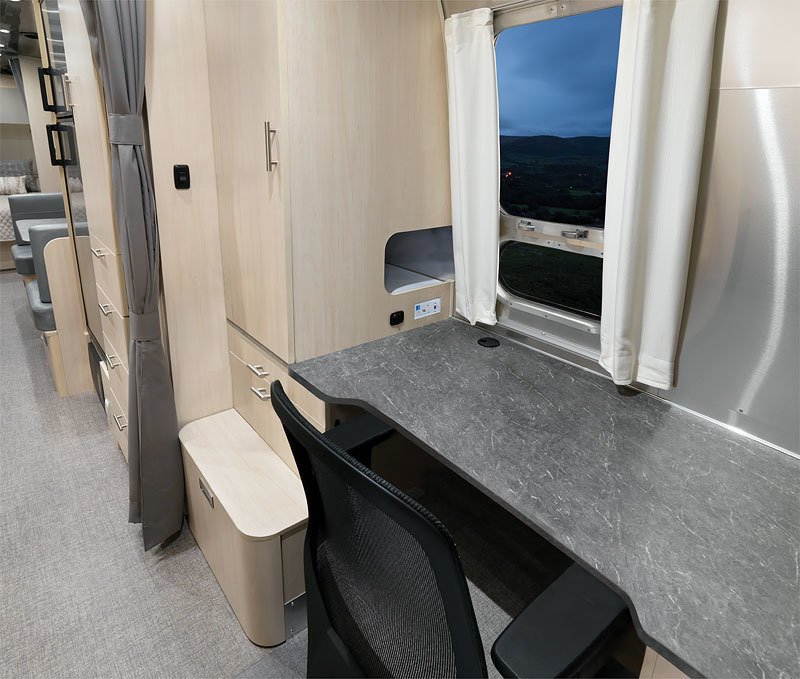 Airstream Flying Cloud 30FB Office