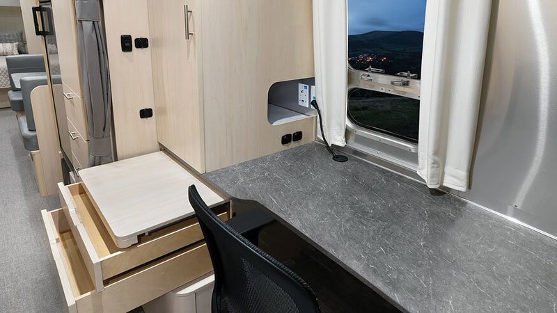 Airstream Flying Cloud 30FB Office