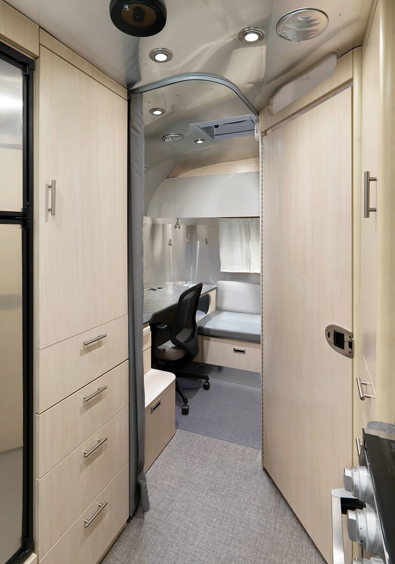 Airstream Flying Cloud 30FB Office