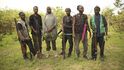 Aishe v rodné zemi přezdívají „Královna lovců“. Tento titul si vysloužila hrdinskými činy v boji s Boko Haram a mezi běžnými lidmi je v současnosti vnímána stejně jako superhrdinové z akčních filmů.