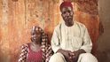 Aishe v rodné zemi přezdívají „Královna lovců“. Tento titul si vysloužila hrdinskými činy v boji s Boko Haram a mezi běžnými lidmi je v současnosti vnímána stejně jako superhrdinové z akčních filmů.
