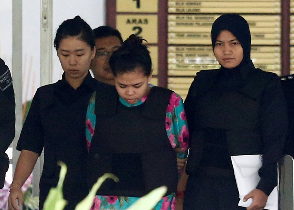 Indonésanka Siti Aisyahová a Vietnamka Doan Thi Huong čelí obvinění z vraždy Kimova bratra.