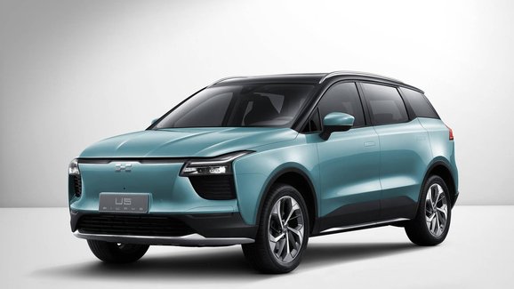 První čínský elektromobil v Evropě? Aiways U5 má všechna povolení a láká zajímavou cenou