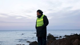 Wej-wej na ostrově Lesbos, Číňan kritizuje přístup evropských států k uprchlické krizi.