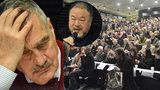 Umělec Aj Wej-Wej mluvil v Praze o uprchlících: Schwarzenberg pospával