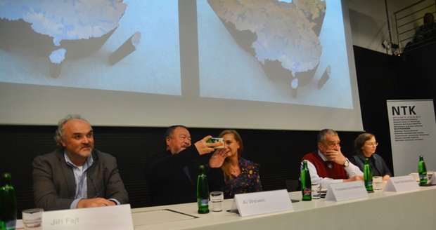 Aj Wej-wej dorazil do Prahy, kde promluvil o svém životě a pohledu na Čínu a její systém.