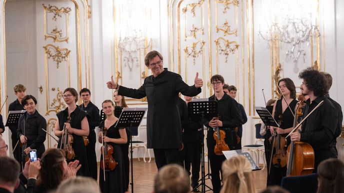 Tomáš Netopil a akademický orchestr složený ze studentů Tomáš Netopil a akademický orchestr složený ze studentů