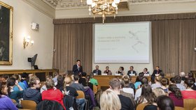 Panelová diskuze na téma Potraviny budoucnosti, kterou uspořádala Akademie Věd České republiky v rámci svého Týdne vědy a techniky