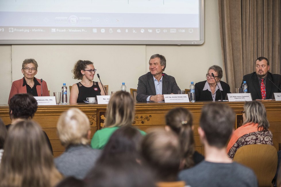 Panelová diskuze na téma Potraviny budoucnosti, kterou uspořádala Akademie Věd České republiky v rámci svého Týdne vědy a techniky