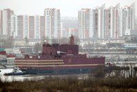 „Plovoucí Černobyl“ se dal do pohybu: Z Ruska vyrazila první lodní jaderná elektrárna