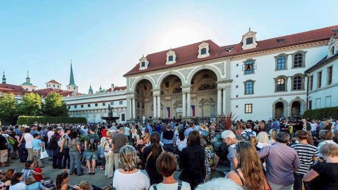 Sametové hlasy ve Valdštejnské zahradě  