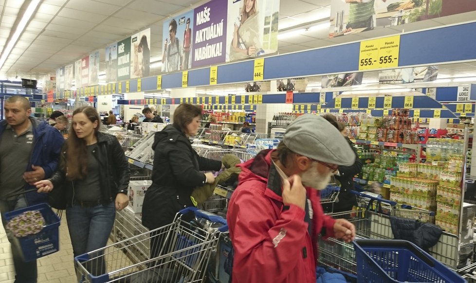 Češi jsou známými milovníky slevových akcí. Obchodníci se tomu musí přizpůsobit.