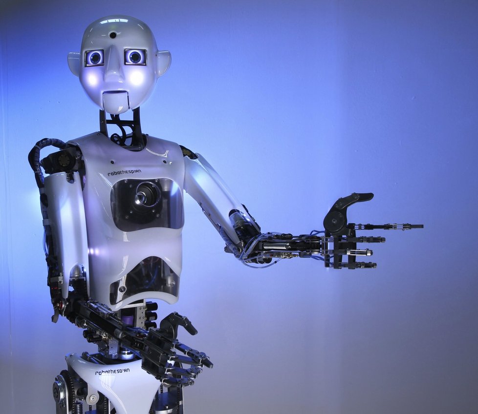 V liberecké iQLANDII je jediný humanoidní robot u nás.