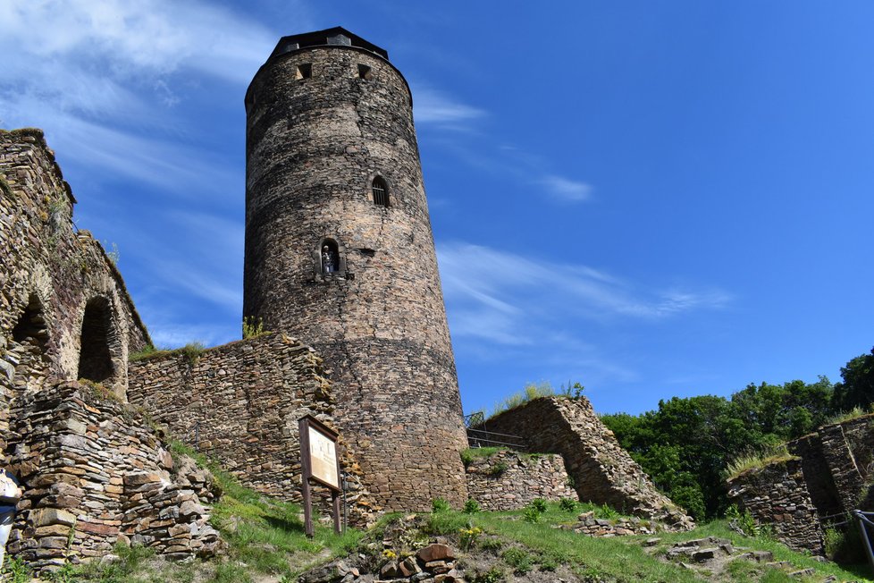 Ve středověku se ocitnete při návštěvě Hasištejna, nejstaršího hradu v severozápadních Čechách.