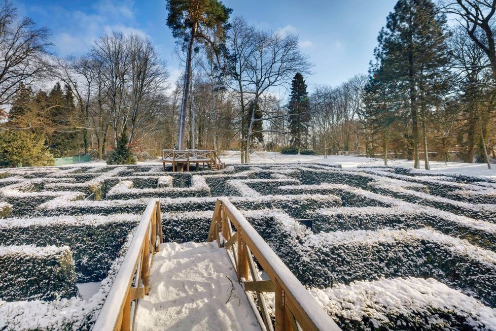 Labyrinty v zahradě zámku Loučeň na Nymbursku jsou evropskou raritou.