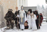 Tipy na víkend: Mikulášské obchůzky, výstava koček i otevřené Muzeum Prahy