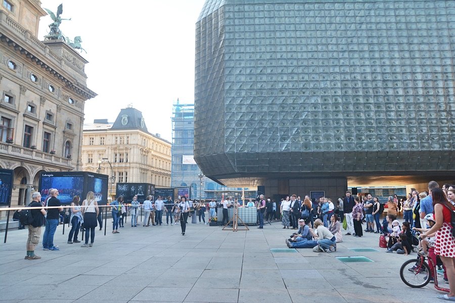 Akce Praha žije hudbou odstartovala šílenou akrobatickou show.