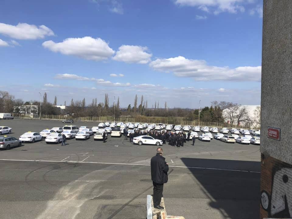 Taxikáři se z pražského letiště přesunuli na Strahov.