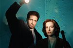 Akta X: Agent Mulder a agentka Scullyová  vyšetřují případy, se kterými si nikdo nevěděl rady a nakonec je úředníci zavřeli do složky nevyřešitelných případů