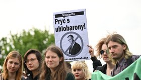 Studentští aktivisté za klima protestují proti klimatické politice vlády. Chtějí se utábořit před MPO