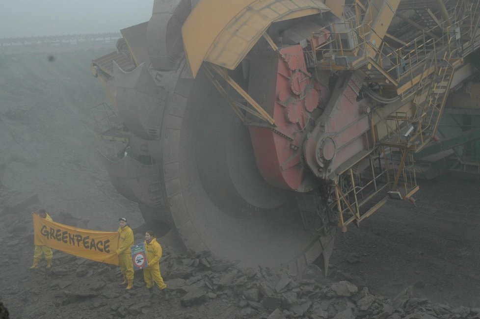 Greenpeace protestuje proti těžbě.