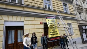Aktivisté žádají o zabavení domu na Žižkově, který patří rodině ruského zbrojaře