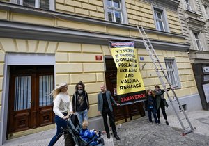 Aktivisté žádají o zabavení domu na Žižkově, který patří rodině ruského zbrojaře