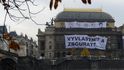 Aktivisté z Greenpeace protestovali proti prolomení těžebních limitů