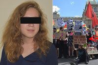 Zapalte policii, hlásal transparent: Aktivistka dostala podmínku, odvolávat se bude i nadále