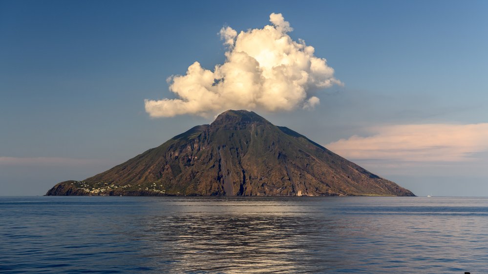 Italská sopka Stromboli patří mezi nejaktivnější sopky na světě