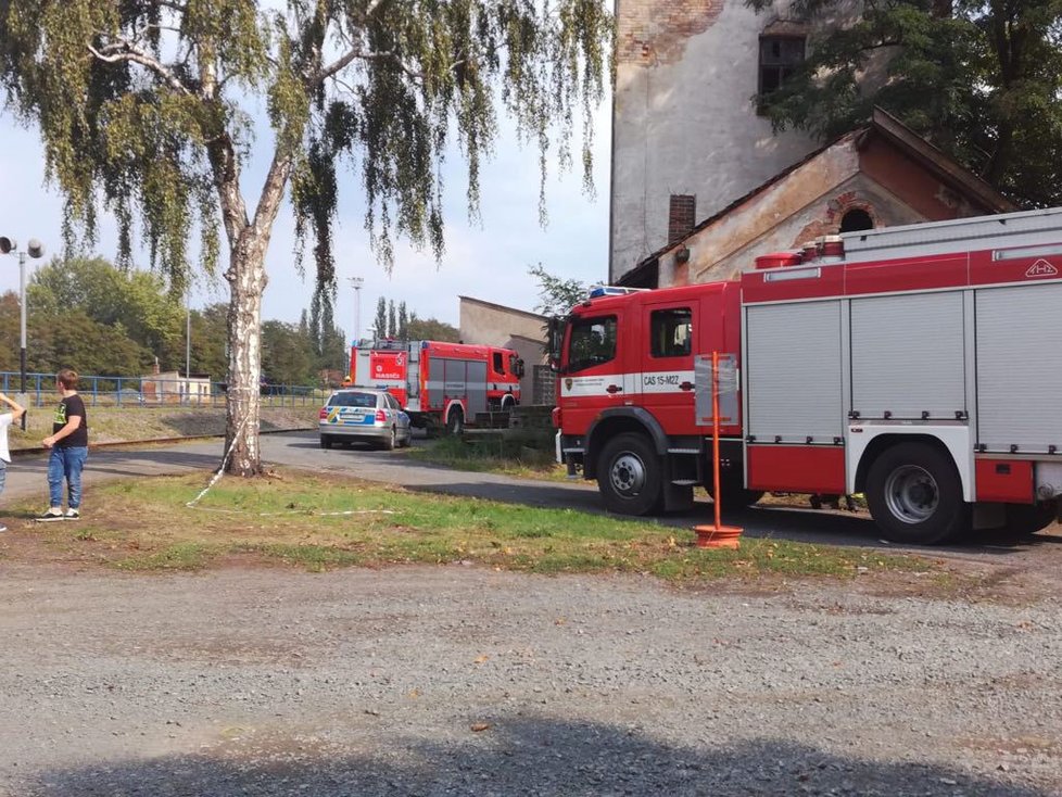 Vlak srazil dva chodce. Ti vyvázli jen s lehkým zraněním