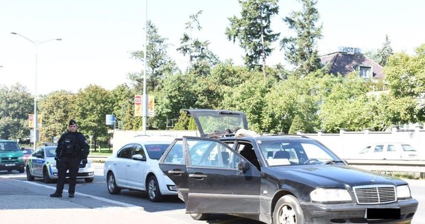Policisté v Holešovičkách zadrželi řidiče, který měl vyslovenou blokaci řidičského oprávnění.