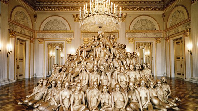Stovky nahých těl na jednom snímku, tak vypadají skutečně velkolepé skupinové akty