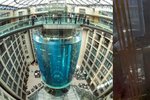 Obří akvárium v centru Berlína prasklo: Video zachytilo zkázu