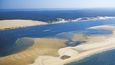 Mamutí duna stále roste a zdrojem jejího písku jsou písčiny, které se za odlivu vynořují z Arcachonského zálivu