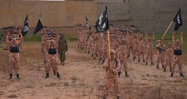 Al-Káida nabírá nové teroristy, snaží se Islámskému státu „přetáhnout“ bojovníky
