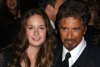 Dcera Al Pacina zatčena za řízení v opilosti