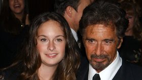 Dcera Al Pacina zatčena za řízení v opilosti