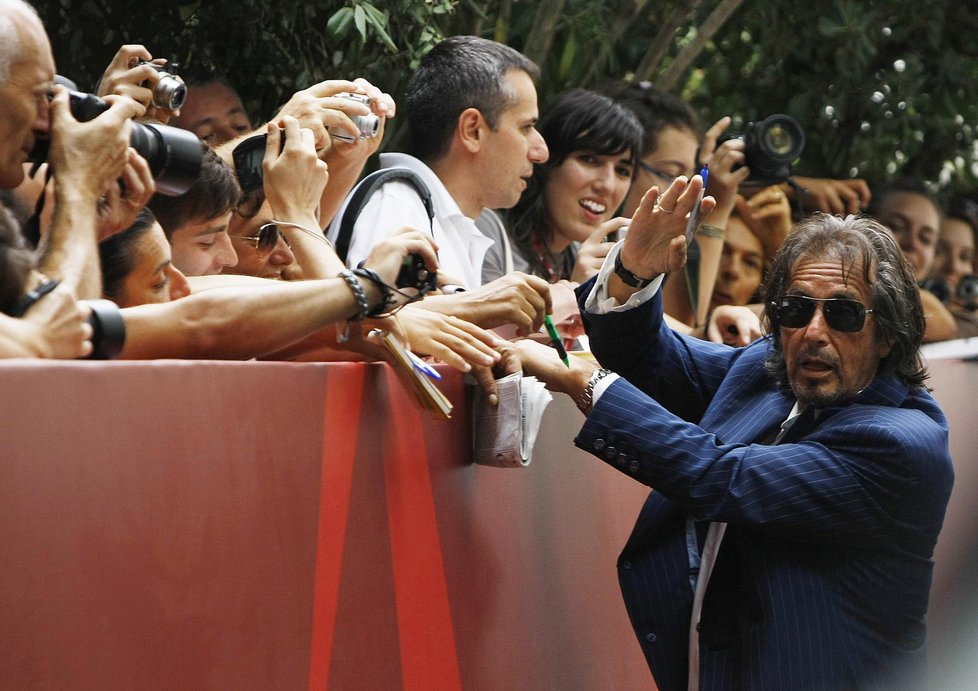 Al Pacino se podepisoval fanouškům.