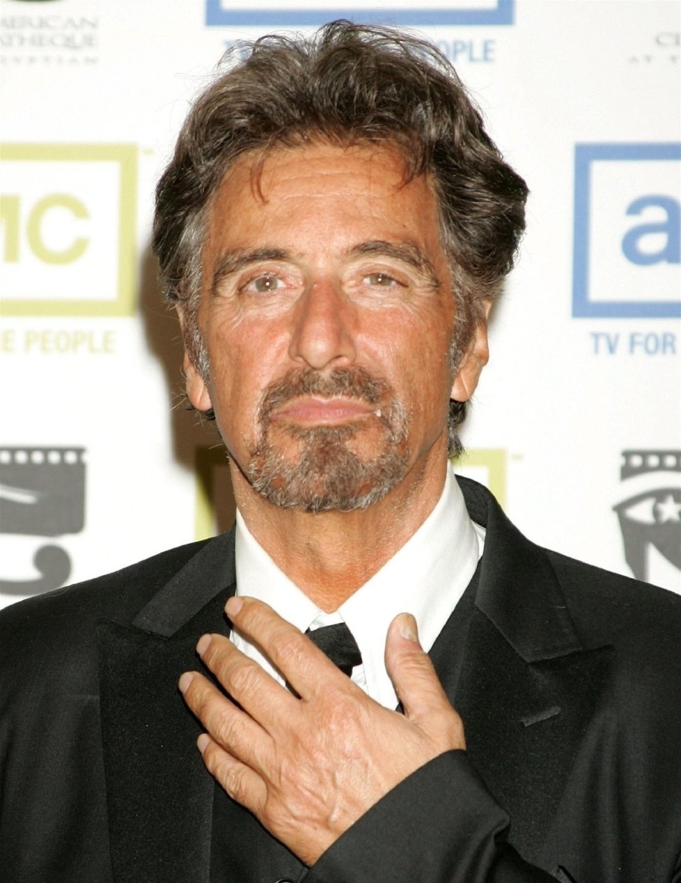 Herec Al Pacino sám přiznal, že terapie mezi anonymními alkoholiky mu nepomohla hned, ale nakonec společně dosáhli vítězství