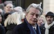 Alain Delon (75). S Girardotovou natočil několik ﬁlmů včetně její prvotiny Rocco a jeho bratři.