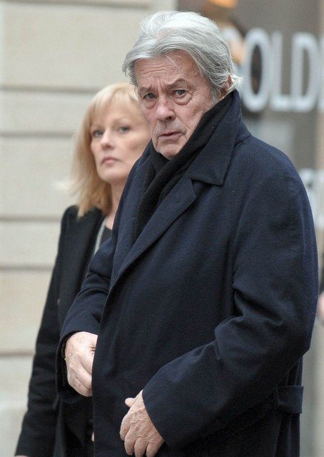 Alain Delon přednesl smuteční řeč.