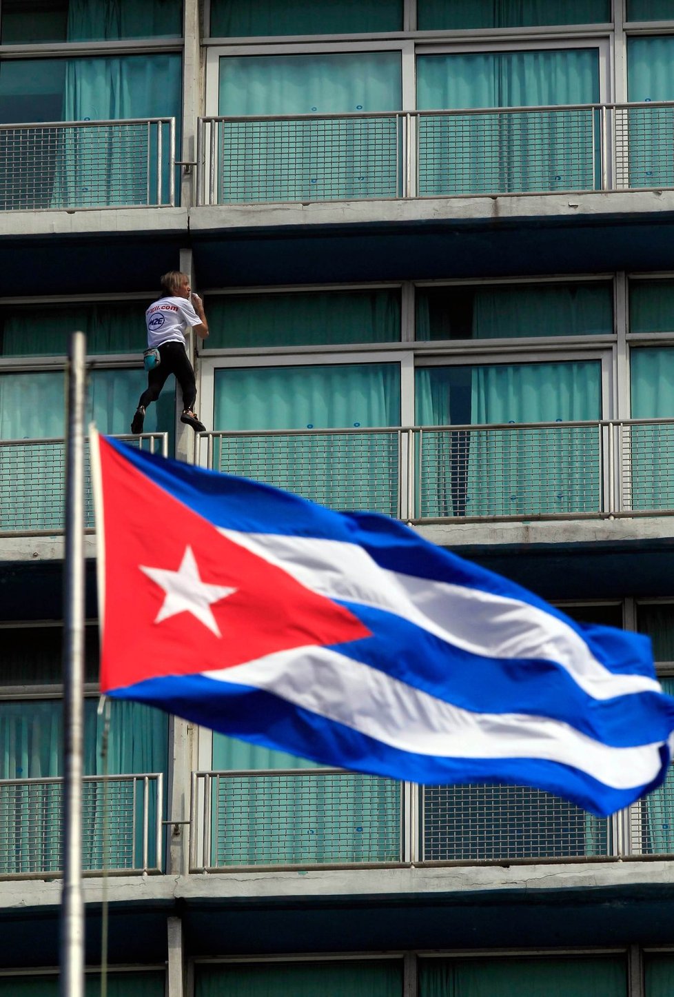 Alain Robert si připsal další zářez: Jeden ze symbolů komunistické Kuby, hotel Habana Libre (Svobodná Havana)